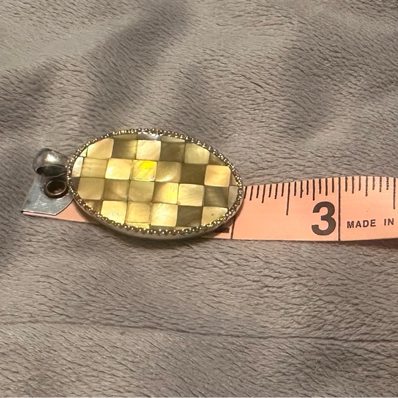 Silver Mother of Pearl Pendant - Picture 4 of 4